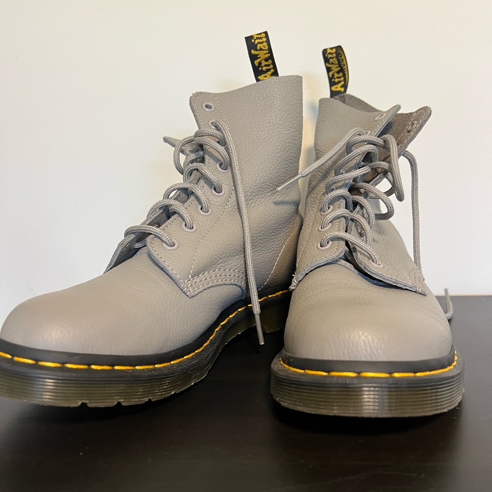 Dr. Martens Original Boots Extra Soft Leather Light Grey, size 9 women!